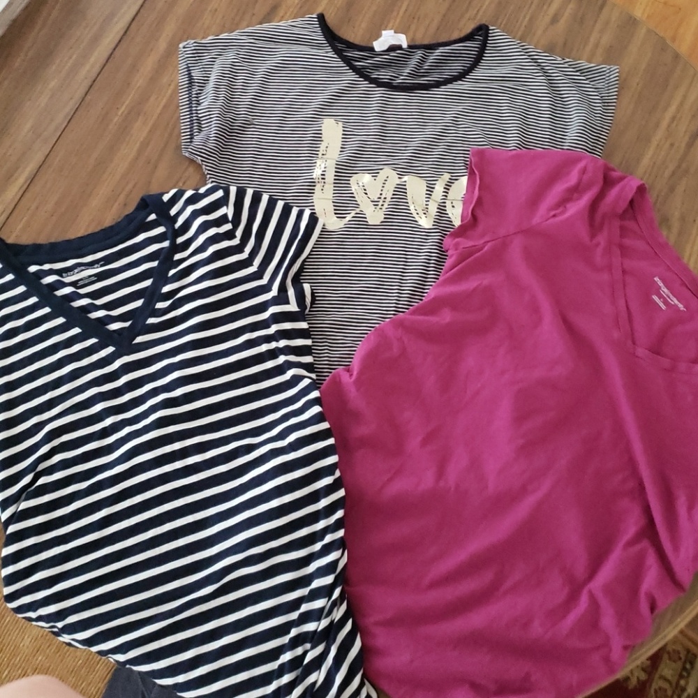 Maternity shirts lot